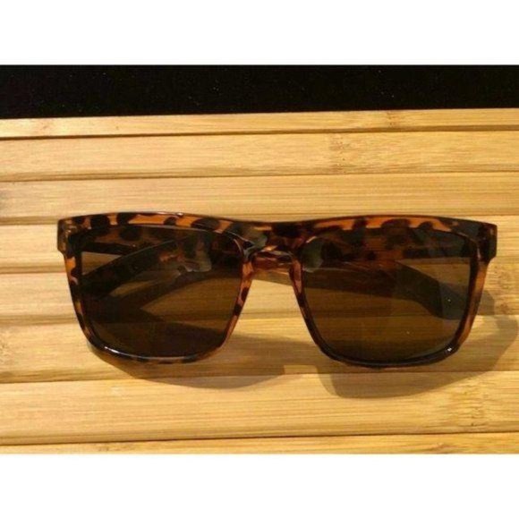 TWO New Quiksilver Sunglass Sets  PRICE FIRM - Picture 7 of 8